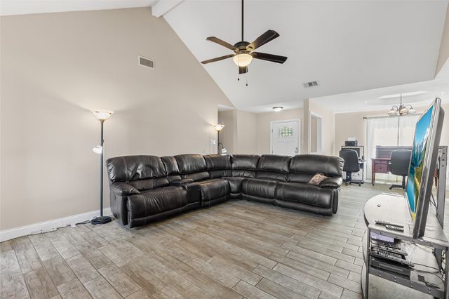 5115 Creek Crossing Drive, Greenville, TX 75402
