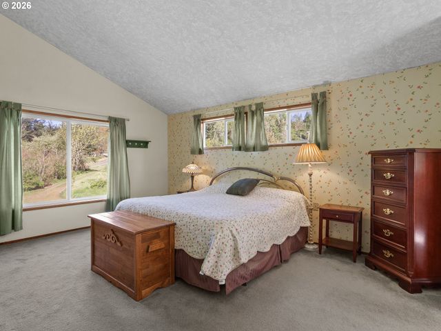 36250 Se HURLBURT Rd, Corbett, OR 97019