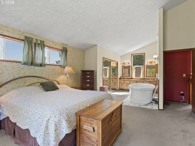 36250 Se HURLBURT Rd, Corbett, OR 97019