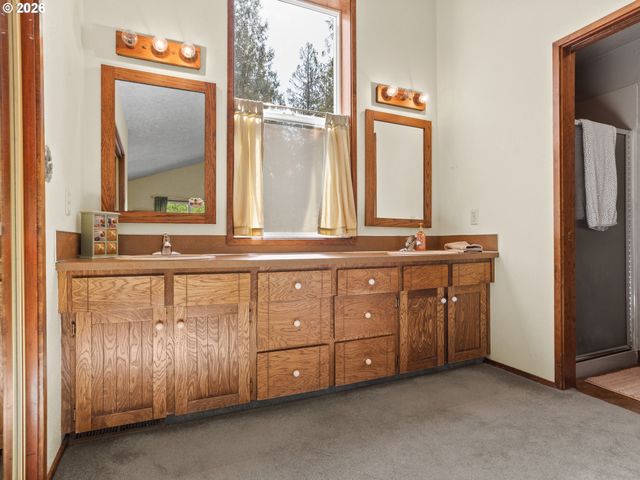 36250 Se HURLBURT Rd, Corbett, OR 97019