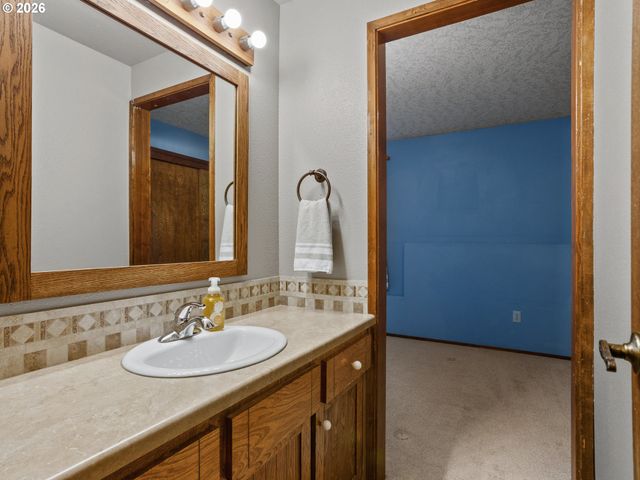 36250 Se HURLBURT Rd, Corbett, OR 97019
