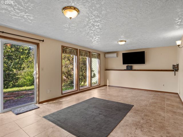 36250 Se HURLBURT Rd, Corbett, OR 97019