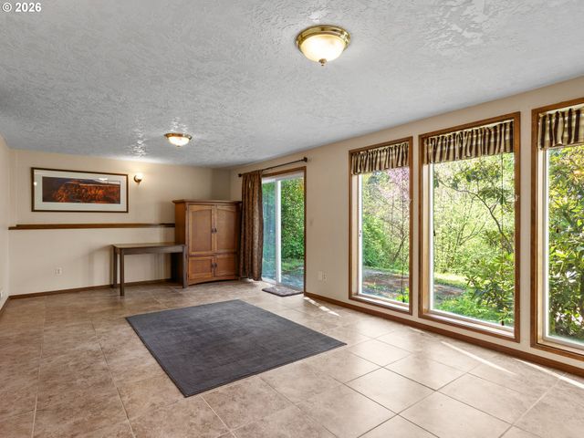 36250 Se HURLBURT Rd, Corbett, OR 97019