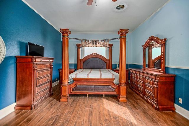 407 Robinson Street, Edna, TX 77957