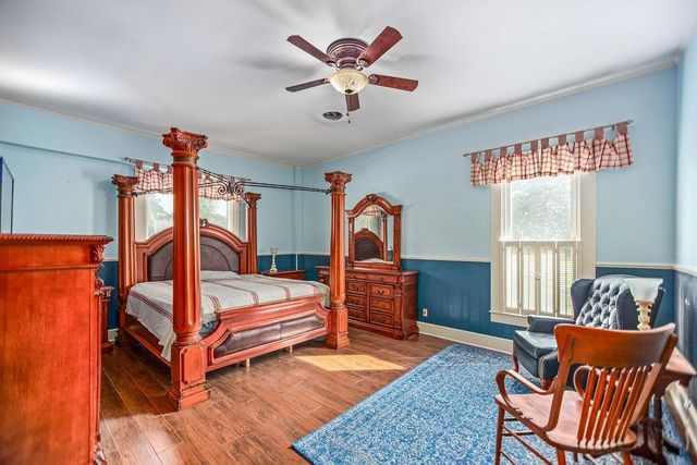 407 Robinson Street, Edna, TX 77957