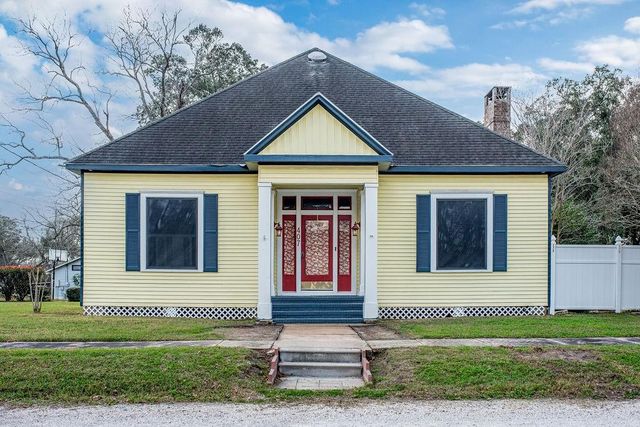 407 Robinson Street, Edna, TX 77957