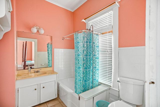 407 Robinson Street, Edna, TX 77957