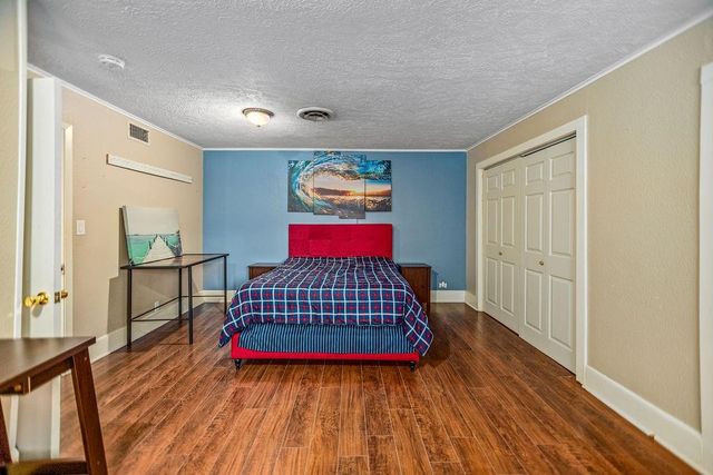 407 Robinson Street, Edna, TX 77957