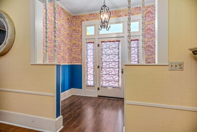 407 Robinson Street, Edna, TX 77957