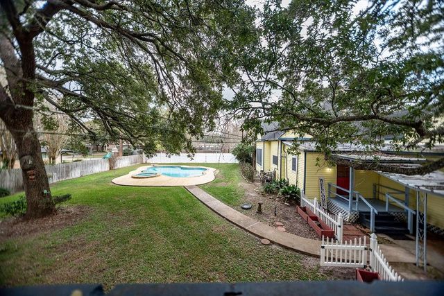 407 Robinson Street, Edna, TX 77957