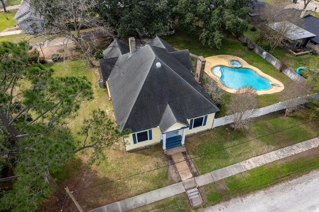 407 Robinson Street, Edna, TX 77957