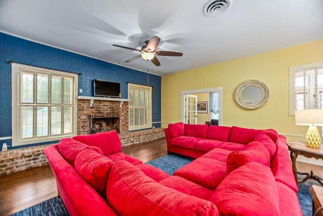 407 Robinson Street, Edna, TX 77957