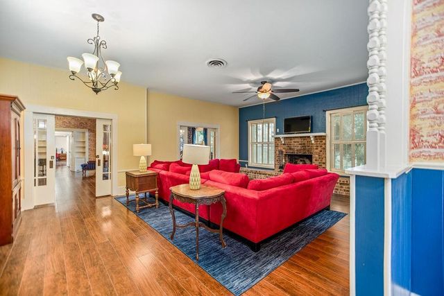 407 Robinson Street, Edna, TX 77957