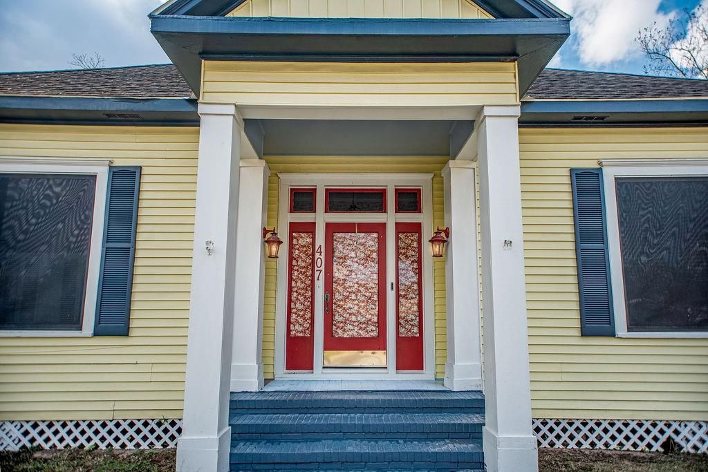 407 Robinson Street, Edna, TX 77957