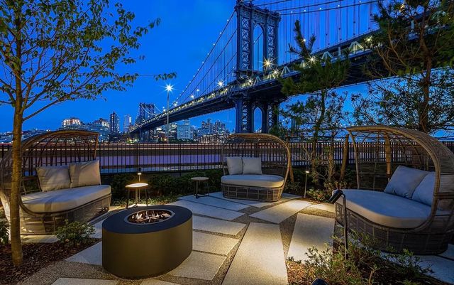 252 South Street 22-C, New York City, NY 10002