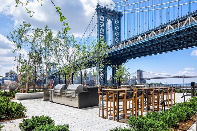 252 South Street 22-C, New York City, NY 10002