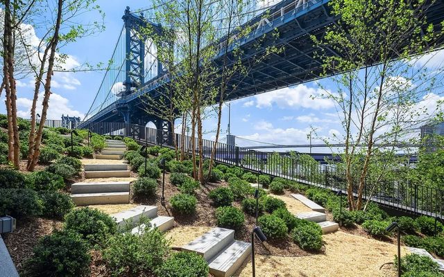 252 South Street 22-C, New York City, NY 10002