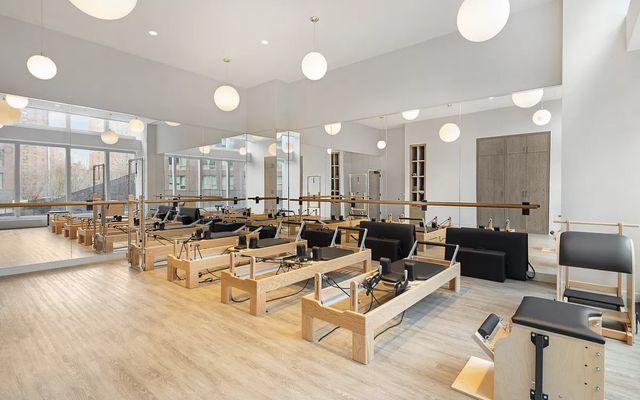 252 South Street 22-C, New York City, NY 10002
