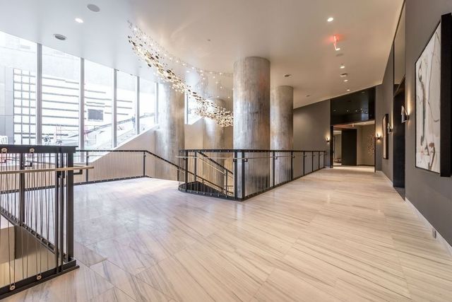 252 South Street 22-C, New York City, NY 10002