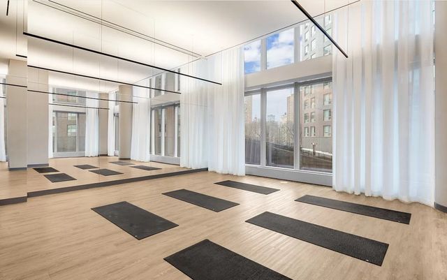 252 South Street 22-C, New York City, NY 10002
