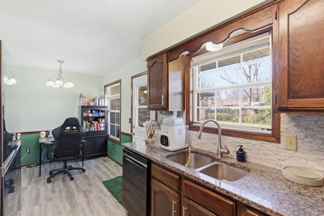 3753 W Harrison Street, Springfield, MO 65802