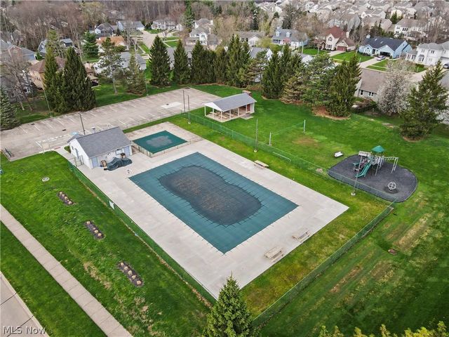9809 Brookline Oval, Strongsville, OH 44136