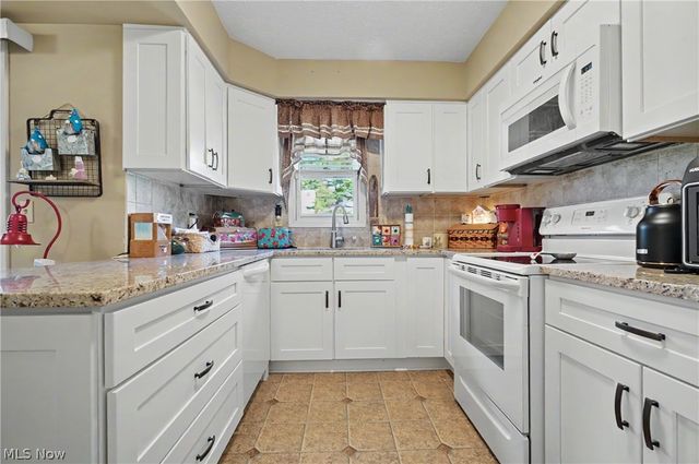 9809 Brookline Oval, Strongsville, OH 44136