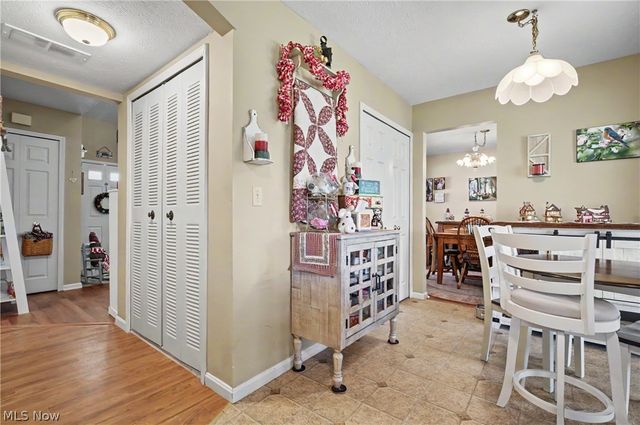 9809 Brookline Oval, Strongsville, OH 44136