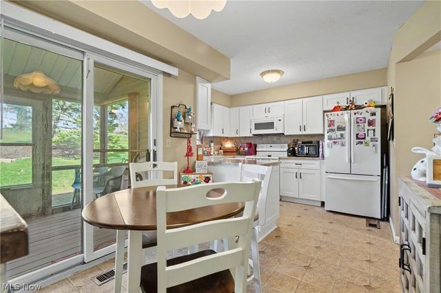 9809 Brookline Oval, Strongsville, OH 44136