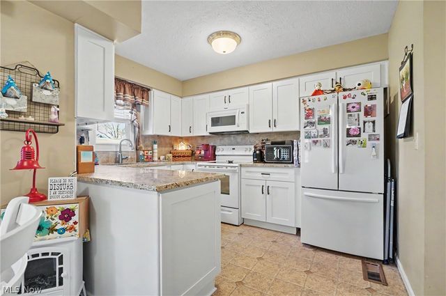 9809 Brookline Oval, Strongsville, OH 44136