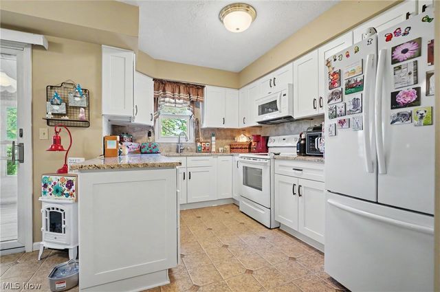 9809 Brookline Oval, Strongsville, OH 44136