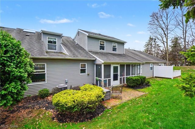 9809 Brookline Oval, Strongsville, OH 44136
