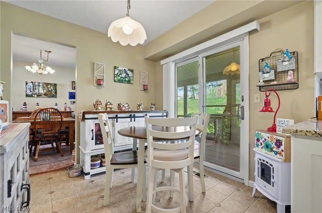 9809 Brookline Oval, Strongsville, OH 44136