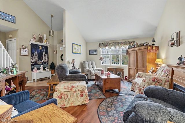 9809 Brookline Oval, Strongsville, OH 44136