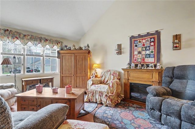 9809 Brookline Oval, Strongsville, OH 44136