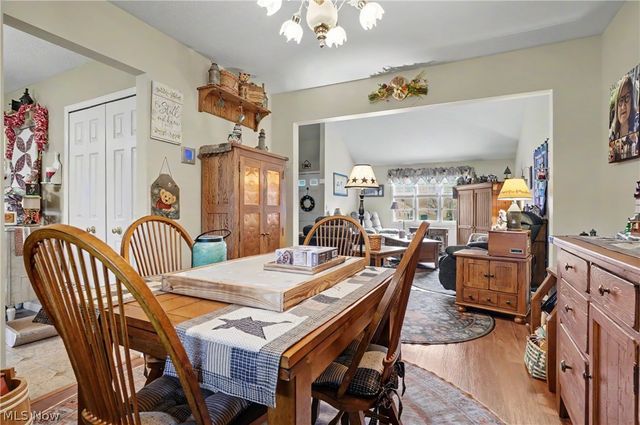 9809 Brookline Oval, Strongsville, OH 44136