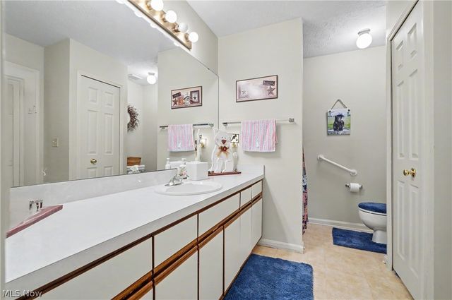 9809 Brookline Oval, Strongsville, OH 44136