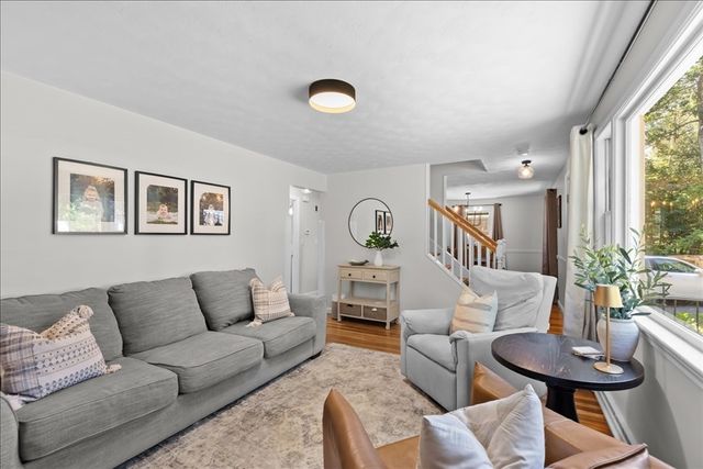 30 Chestnut St, Wrentham, MA 02093