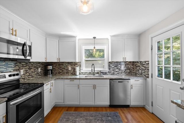 30 Chestnut St, Wrentham, MA 02093