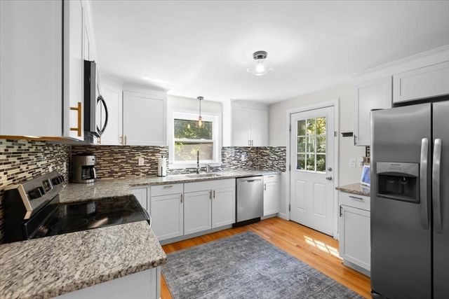 30 Chestnut St, Wrentham, MA 02093