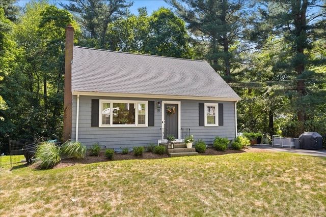 30 Chestnut St, Wrentham, MA 02093