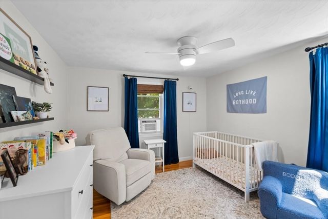 30 Chestnut St, Wrentham, MA 02093