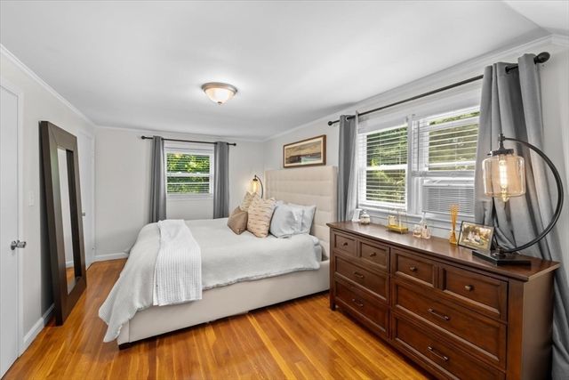 30 Chestnut St, Wrentham, MA 02093