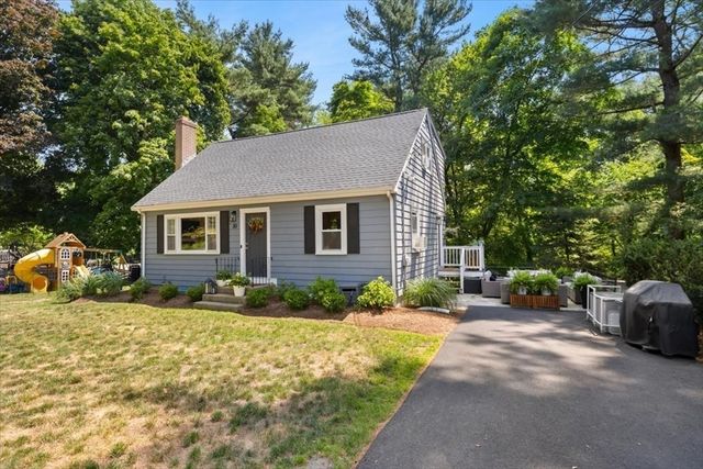 30 Chestnut St, Wrentham, MA 02093