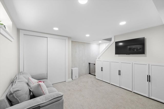 30 Chestnut St, Wrentham, MA 02093