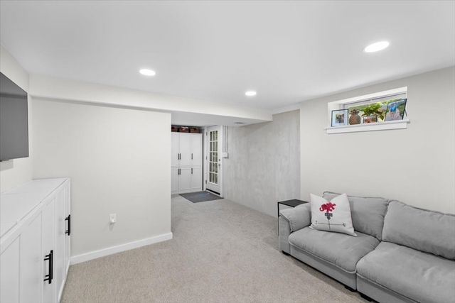 30 Chestnut St, Wrentham, MA 02093