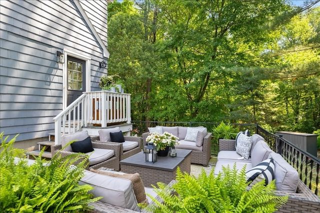 30 Chestnut St, Wrentham, MA 02093