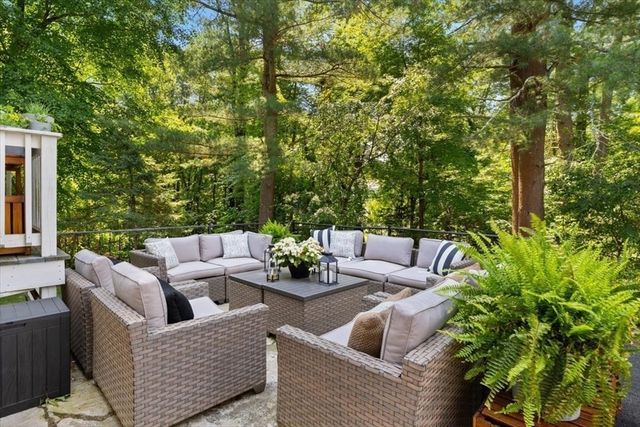 30 Chestnut St, Wrentham, MA 02093
