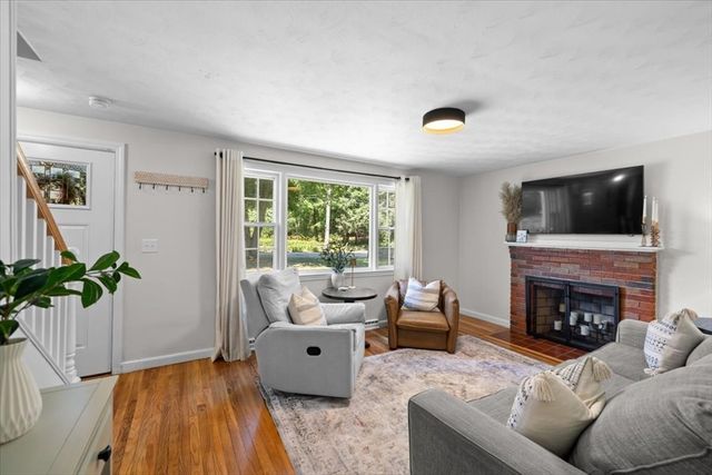 30 Chestnut St, Wrentham, MA 02093