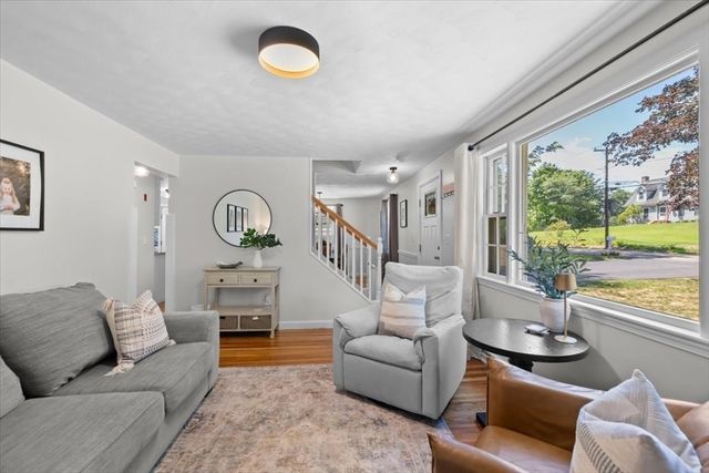 30 Chestnut St, Wrentham, MA 02093